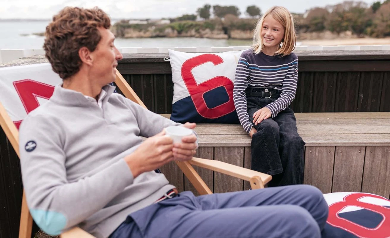 Cushion 20x20 In Navy Blue And Red Recycled Sail - Image 3