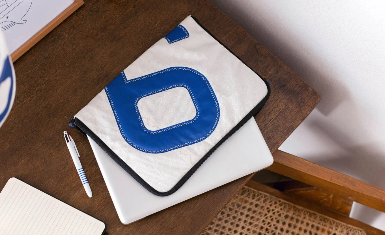 MacBook Laptop Case - 13"- 13,3'' Blue Recycled Sail - Image 3