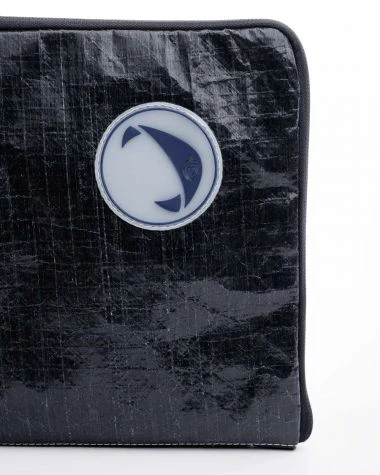 MacBook Laptop Case 13"/13,3'' Vendée Globe Collection Black Recycled Sail - Image 5