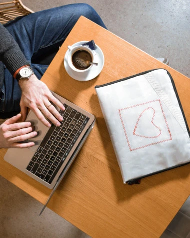 MacBook Laptop Case - 13"- 13,3'' Initiatives-Coeur Recycled Sail - Image 5