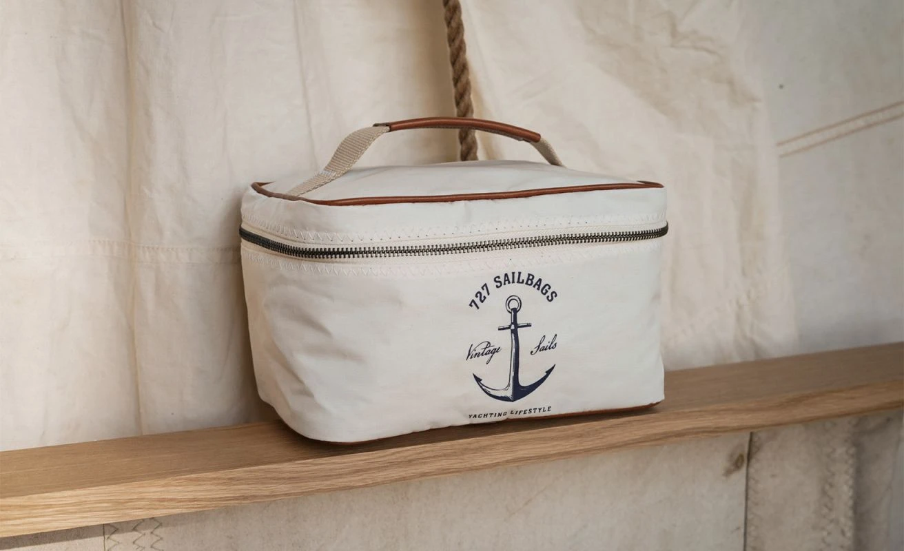 Vanity Case Classic Yachting Recycled Sail - Image 3