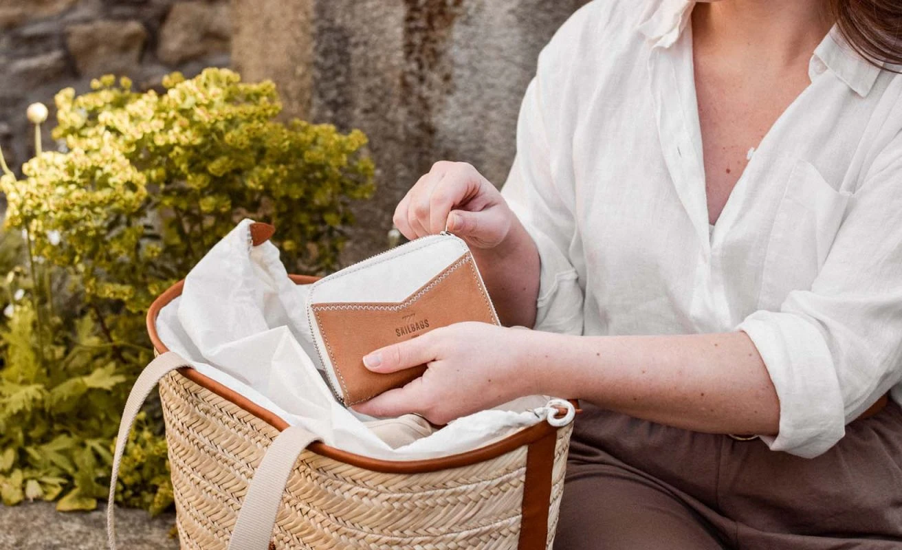 Women's Wallet "the Compact" Recycled Sail - Image 3